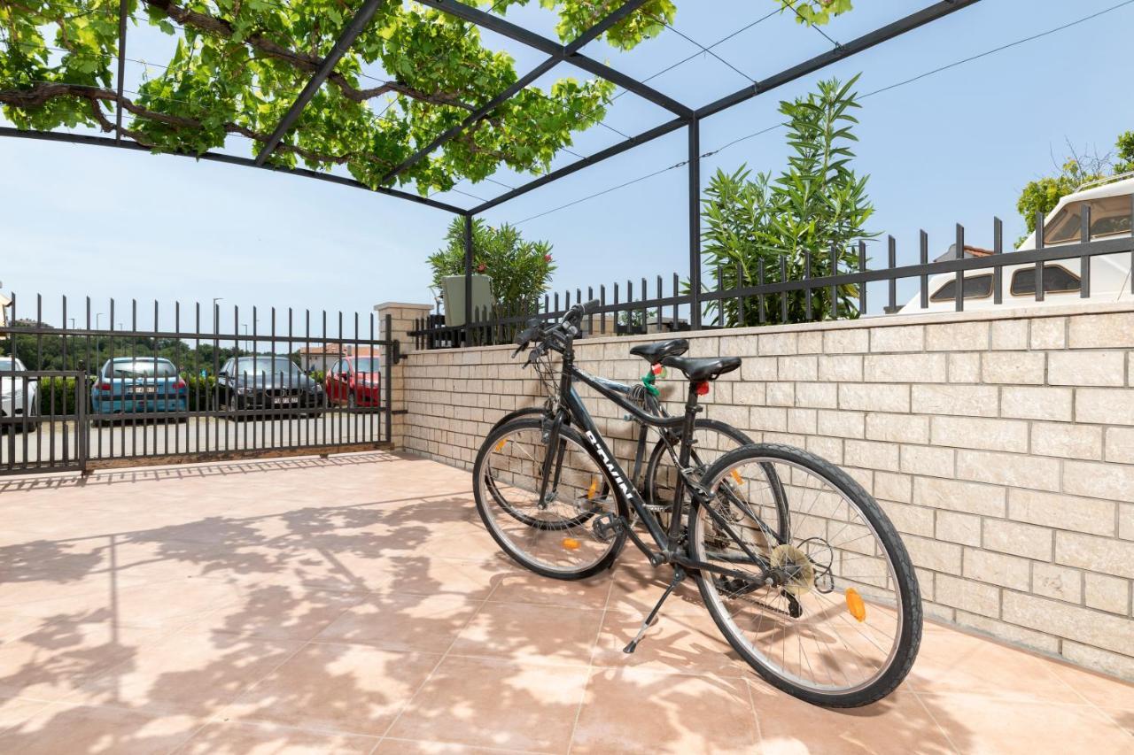 Apartments Ingrid Pula Exterior photo
